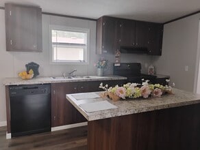 Building Photo - 166 Elm Dr
