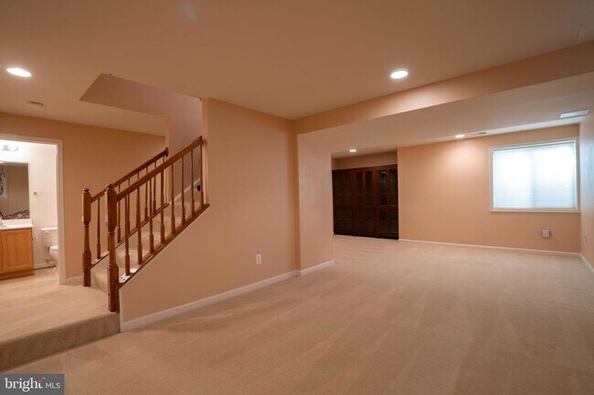 Building Photo - 10955 Southcoate Village Dr