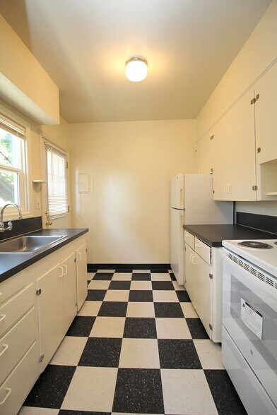 Building Photo - 3507 SW 11th Ave