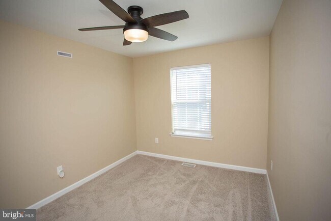 Building Photo - 239 Macoun Way