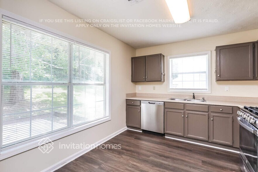 Building Photo - 221 River Birch Dr