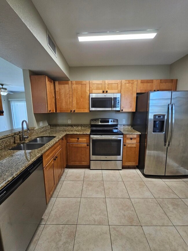 Building Photo - 1049 Golden Lakes Blvd