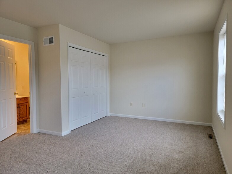 Building Photo - 542 Indian Rock Cir