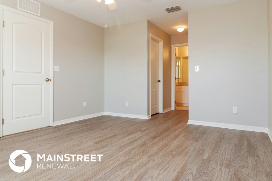 Building Photo - 308 NW 18th Ave