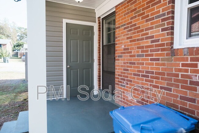 Building Photo - 2401 Truax Ln