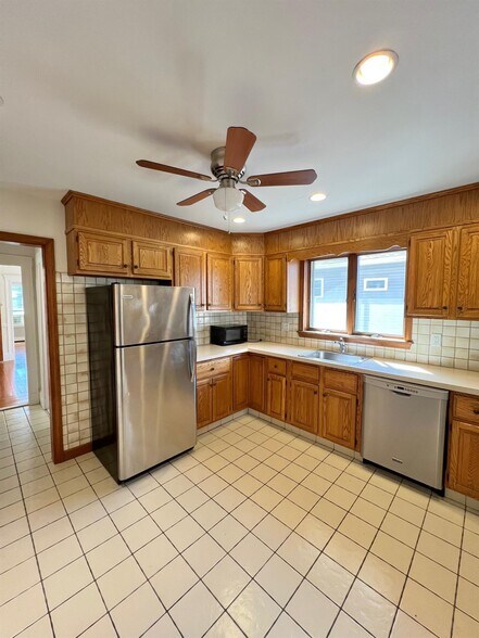 Primary Photo - 16 Alexander Ave