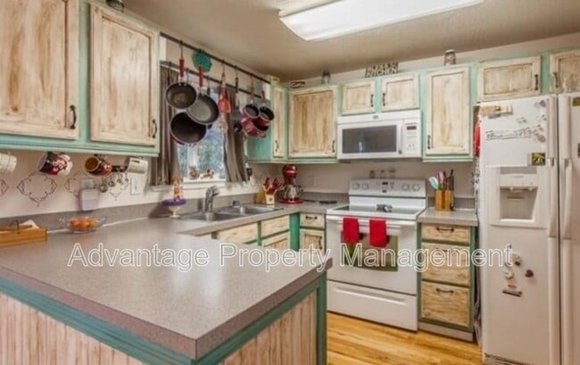 Building Photo - 3122 30th Ave SE