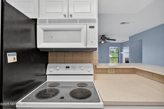 Building Photo - 10200 Belle Rive Blvd