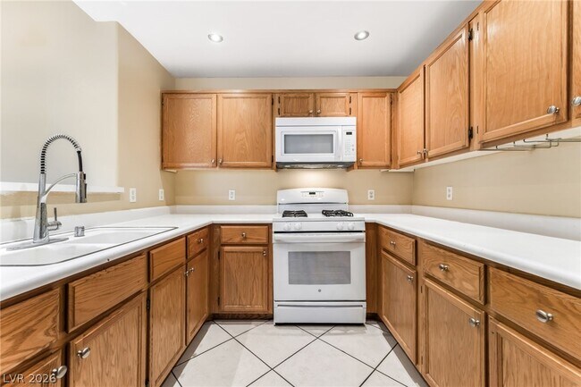 Building Photo - 350 S Durango Dr