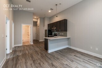 Building Photo - Modern Graduate Hospital Two Bedroom / One...