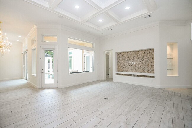 Building Photo - 422 Mignon Ln