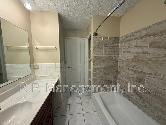 Building Photo - 555 Lake Cove Ct