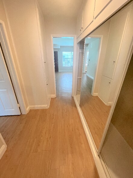 Building Photo - 2115 Placentia Ave