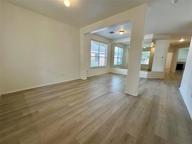 Building Photo - 951 Doire Dr
