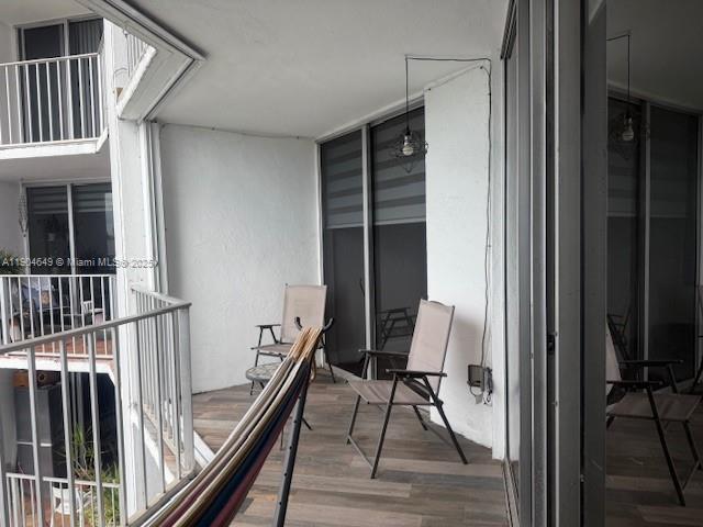 Building Photo - 1700 NW N River Dr