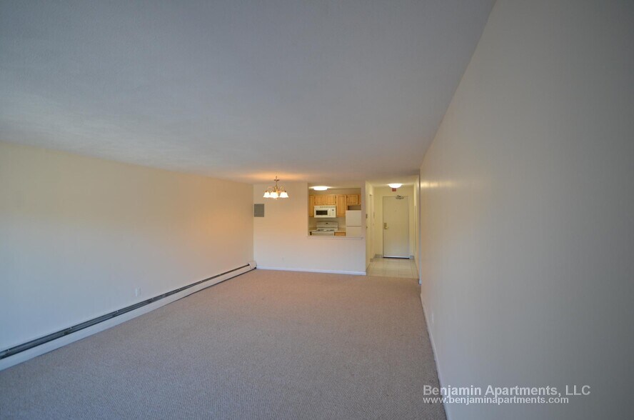 Building Photo - 262 Main St