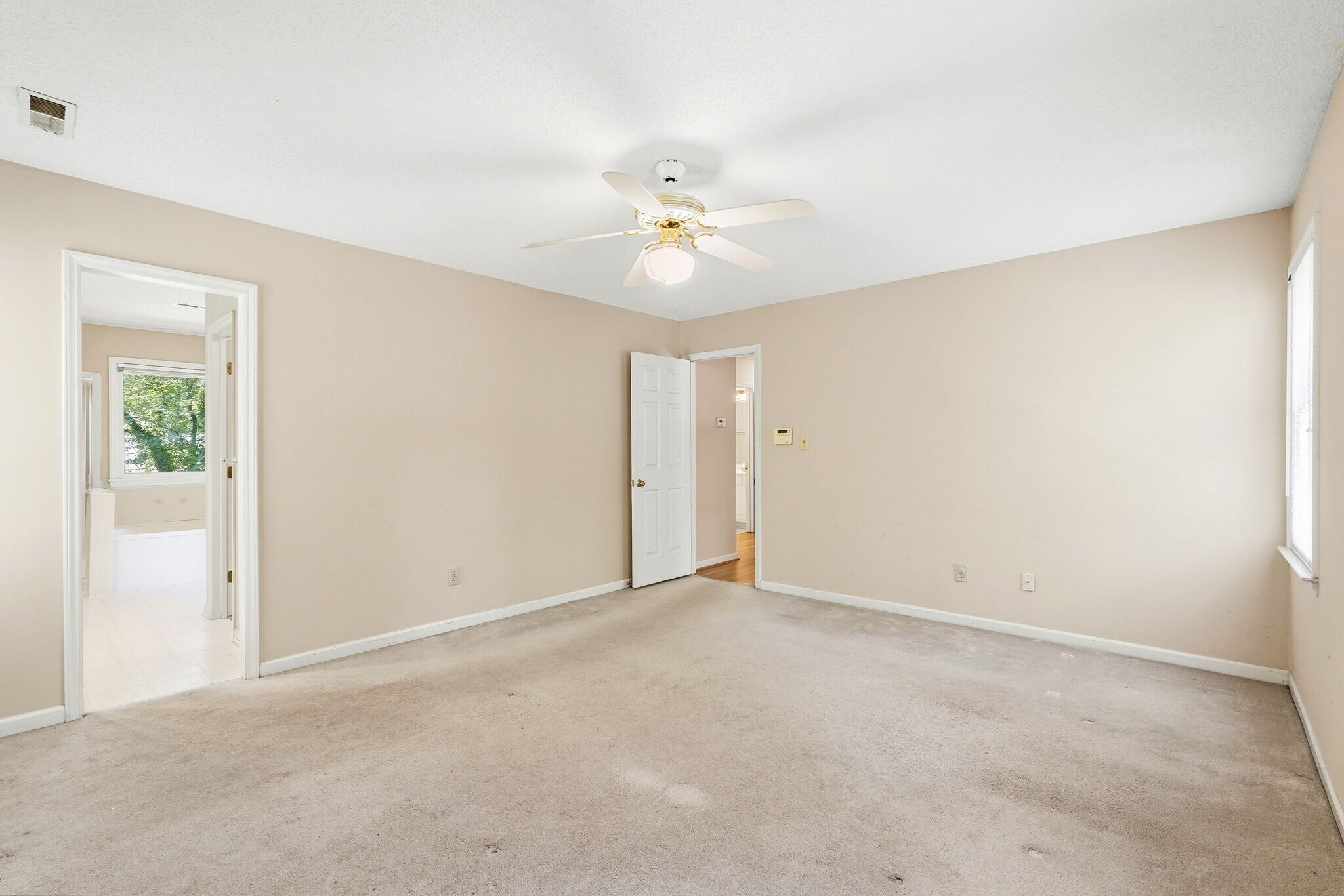 Building Photo - 1424 Brookwood Dr