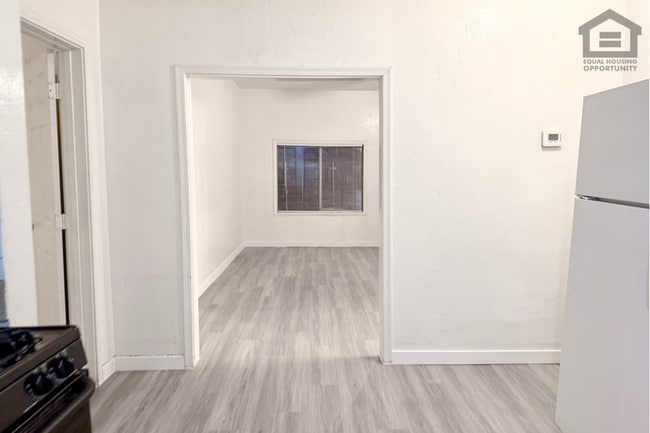 Building Photo - 2Bed/1Bath Apartment at Camelback Rd/Central Ave! Move-In Ready on 06/04/2026! – NO HOA!