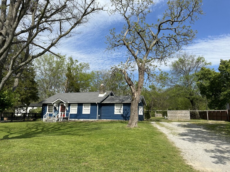 The home sits on 3/4 acres - 1148 Pierce Rd