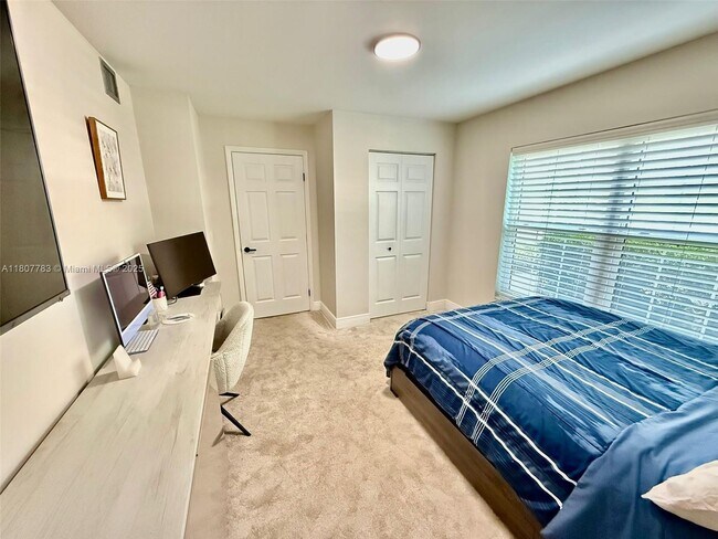 Building Photo - 300 Promenade Dr