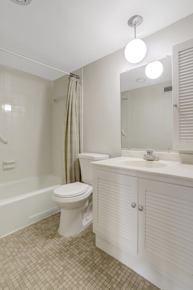 Building Photo - 3800 Fairfax Dr