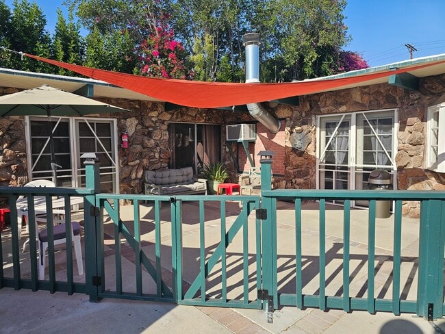 Building Photo - 6323 Lindley Ave
