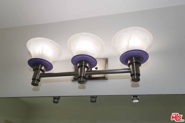 Building Photo - 1025 S Sherbourne Dr