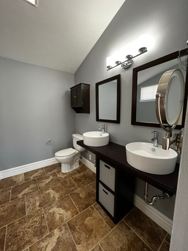 Building Photo - 9240 Crossing Dr