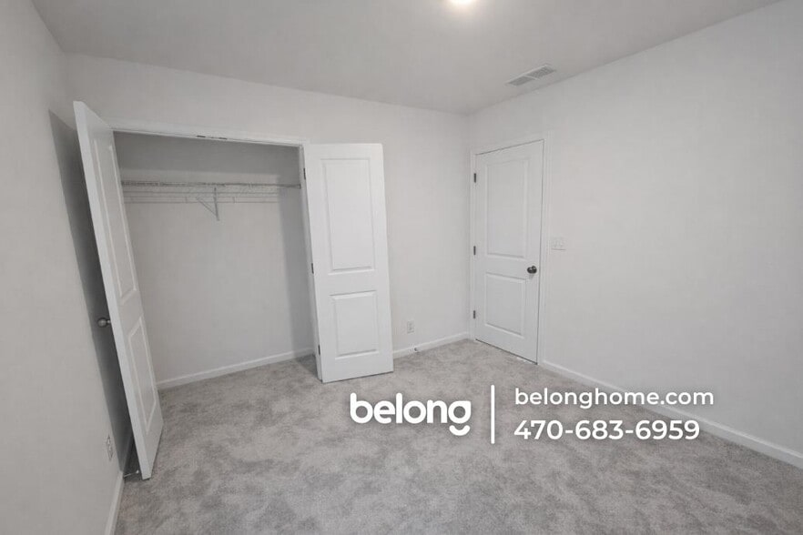 Building Photo - 2468 Lennox Rd SE