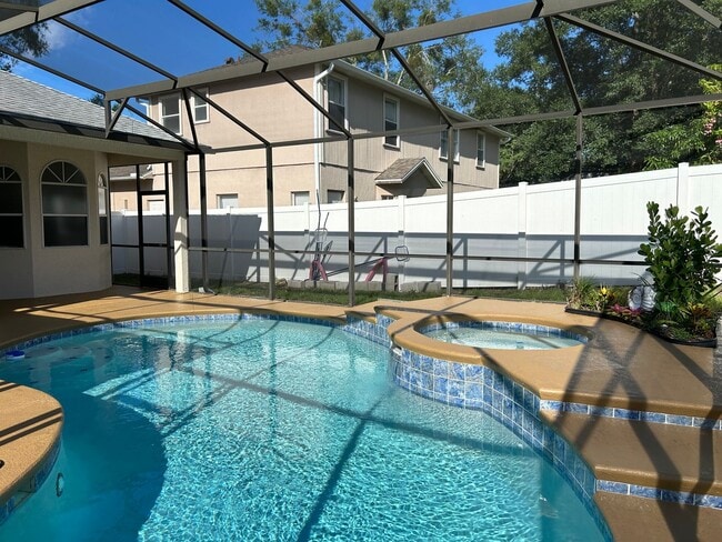 Building Photo - Pool Home