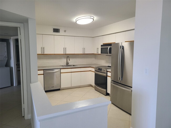 Building Photo - 3530 Mystic Pointe Dr