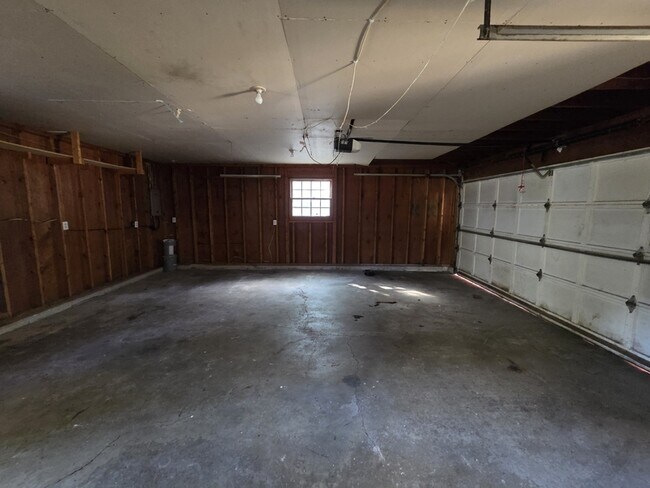 Building Photo - 2606 Southwood Dr