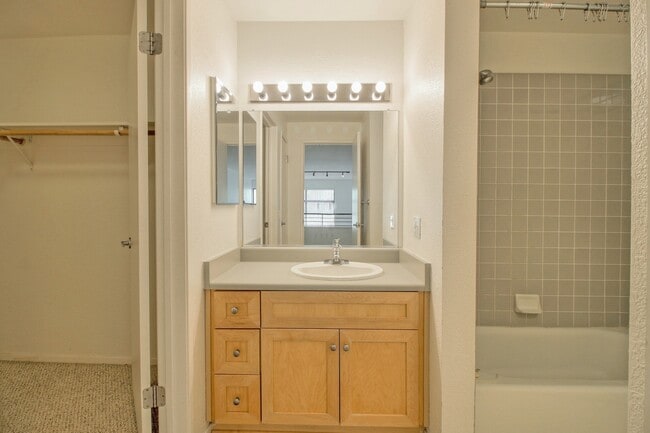 Building Photo - Spacious 1 Bedroom Loft at Ryland Mews