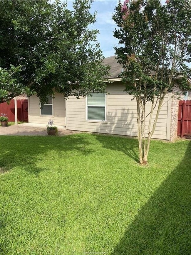 Building Photo - 3 bed/ 2 bath in South College Station!