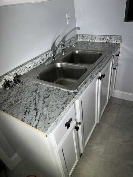 Building Photo - 1039 Phelps St