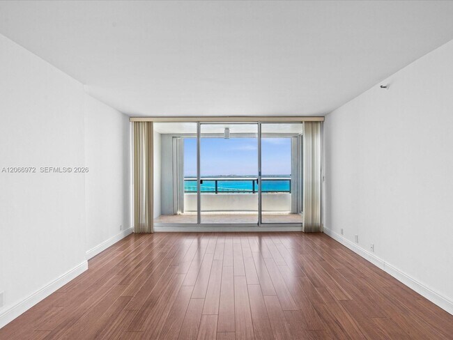 Building Photo - 1541 Brickell Ave