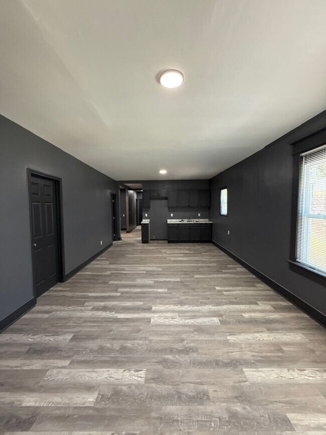 Building Photo - Welcome to your dream home!