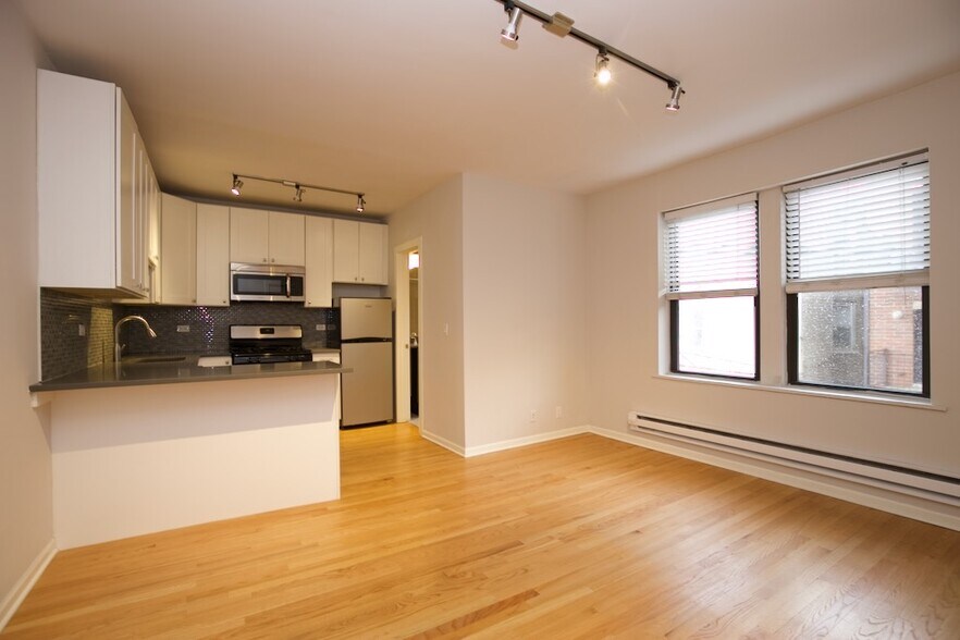 Building Photo - 2837 W Palmer