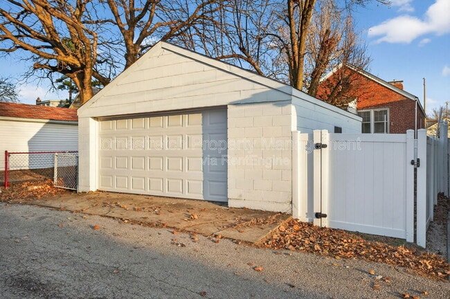 Building Photo - 3155 Hampton Ave