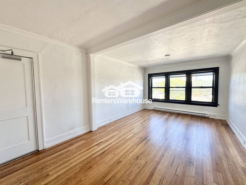 Building Photo - 2807 Grand Ave