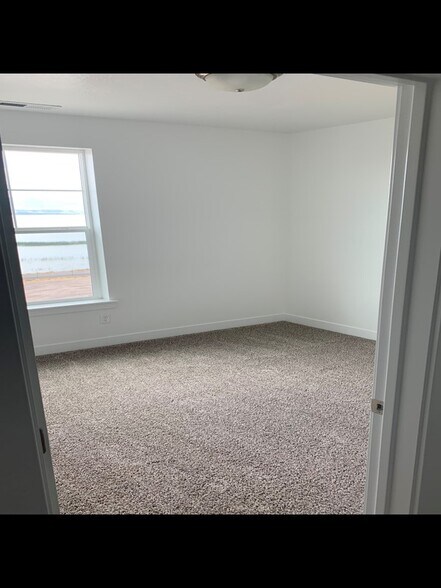 Building Photo - 505 N 360 W