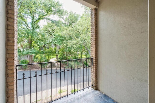 Building Photo - 3718 Bridle Path