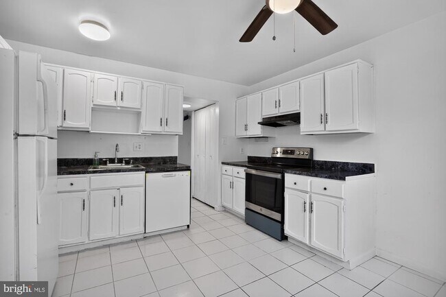 Building Photo - 1151 Dublin Pl
