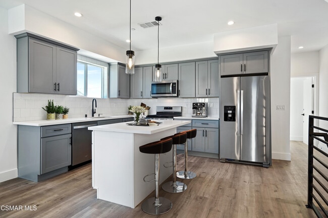 Building Photo - 10908 Hesby St