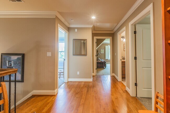 Building Photo - Fully Furnished Home!
