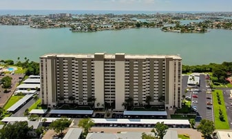 Building Photo - 7050 Sunset Dr S