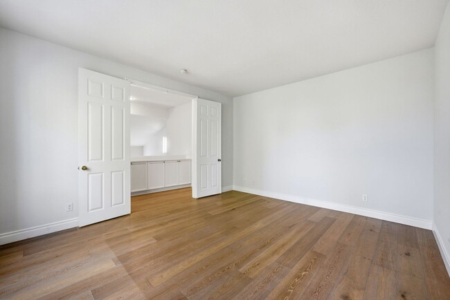 Building Photo - Beautiful 3 Bedroom 2.5 Bath Single Family...