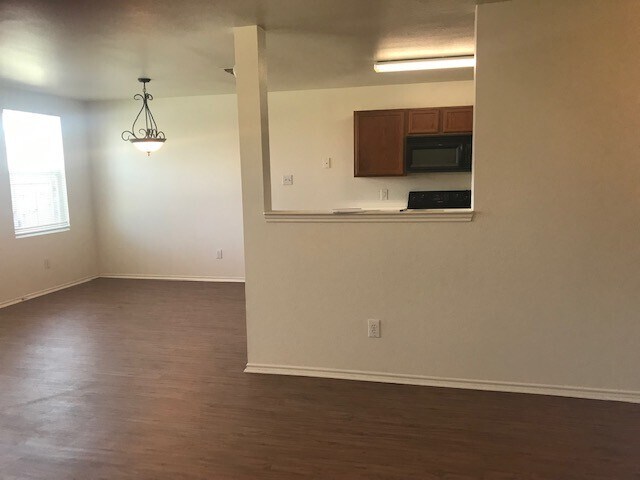 Building Photo - 1045 Cavern Dr