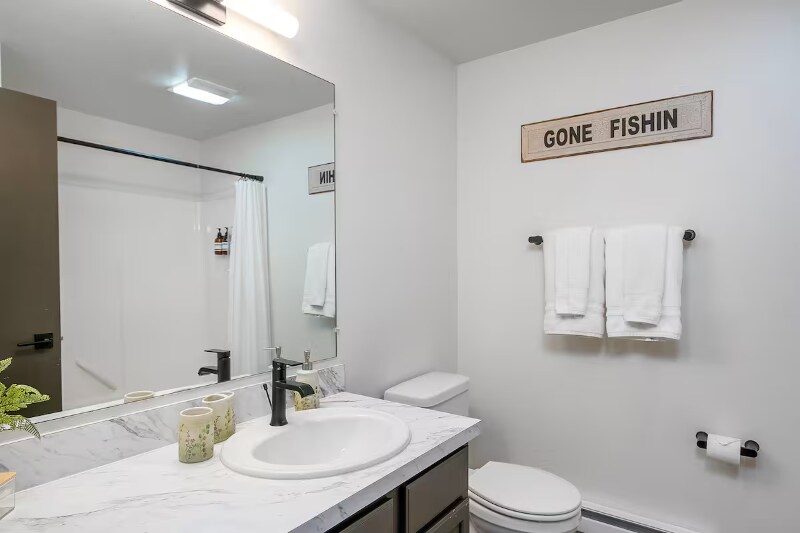 Building Photo - 1430 3rd Ave E