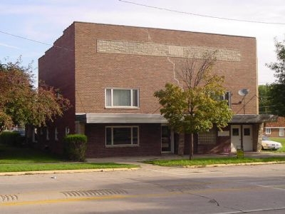 Building Photo - 140 E Mazon Ave